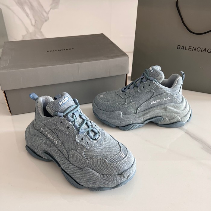 B 17FW Tripe-S High End Sneaker-566