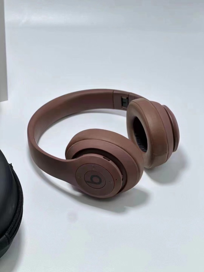 Beats Studio Pro noise reduction