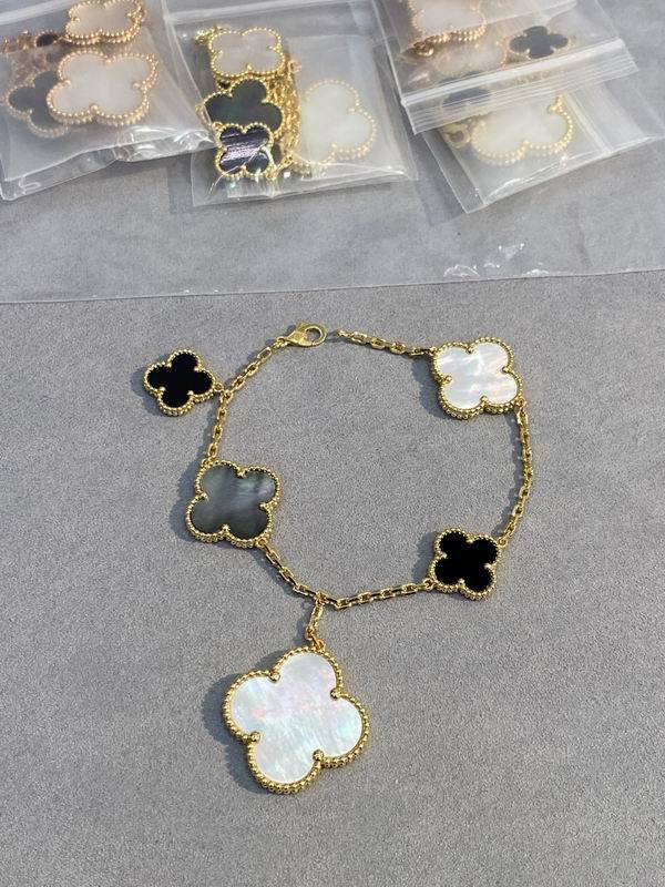 Van Cleef & Arpels bracelet-067
