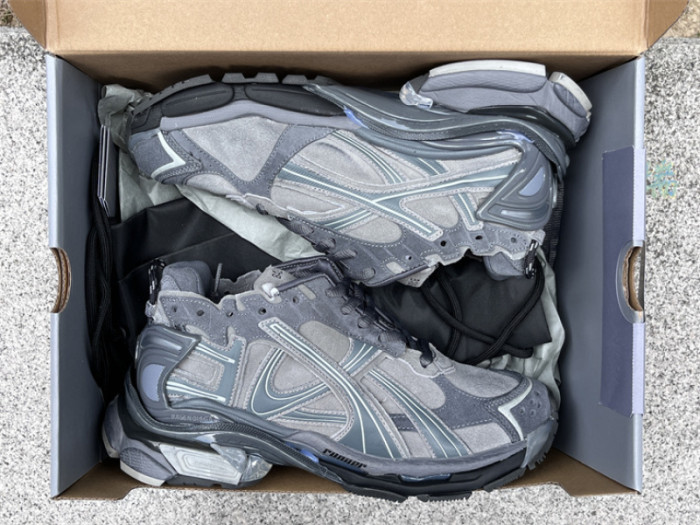 B 17FW Tripe-S High End Sneaker-667