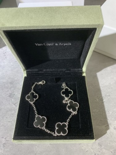 Van Cleef & Arpels bracelet-090