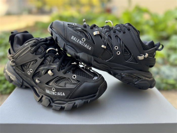 B 17FW Tripe-S High End Sneaker-679