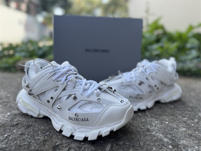 B 17FW Tripe-S High End Sneaker-680