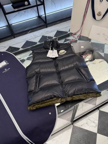 Moncler Down Vest men-182