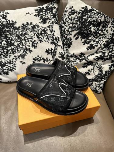 LV men slippers AAA-1228