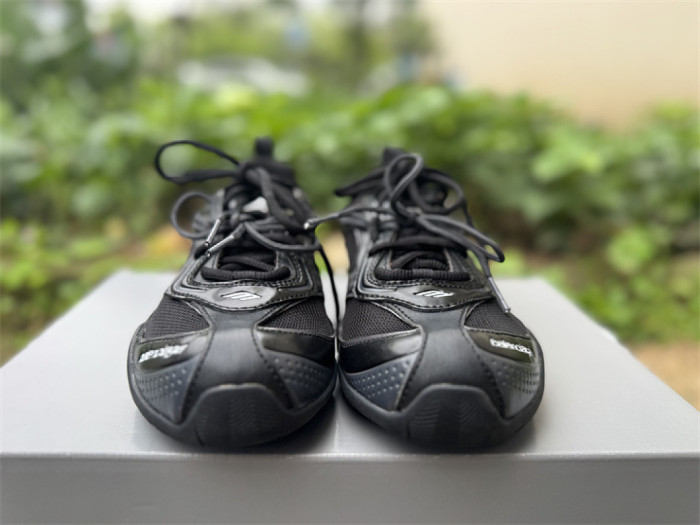 B 17FW Tripe-S High End Sneaker-700