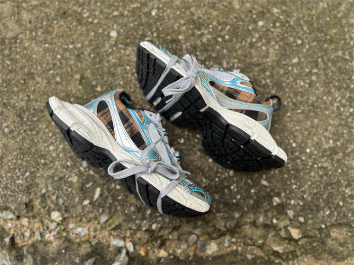 B 17FW Tripe-S High End Sneaker-704