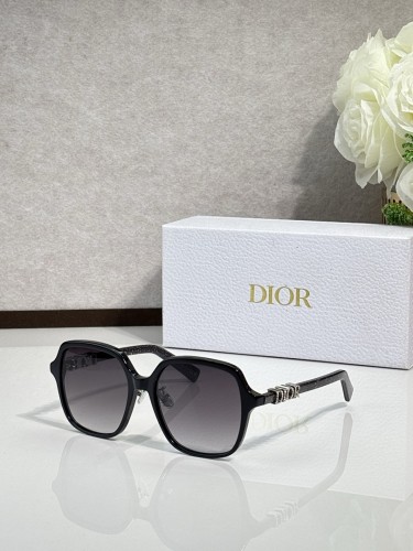 Dior Sunglasses AAAA-4744