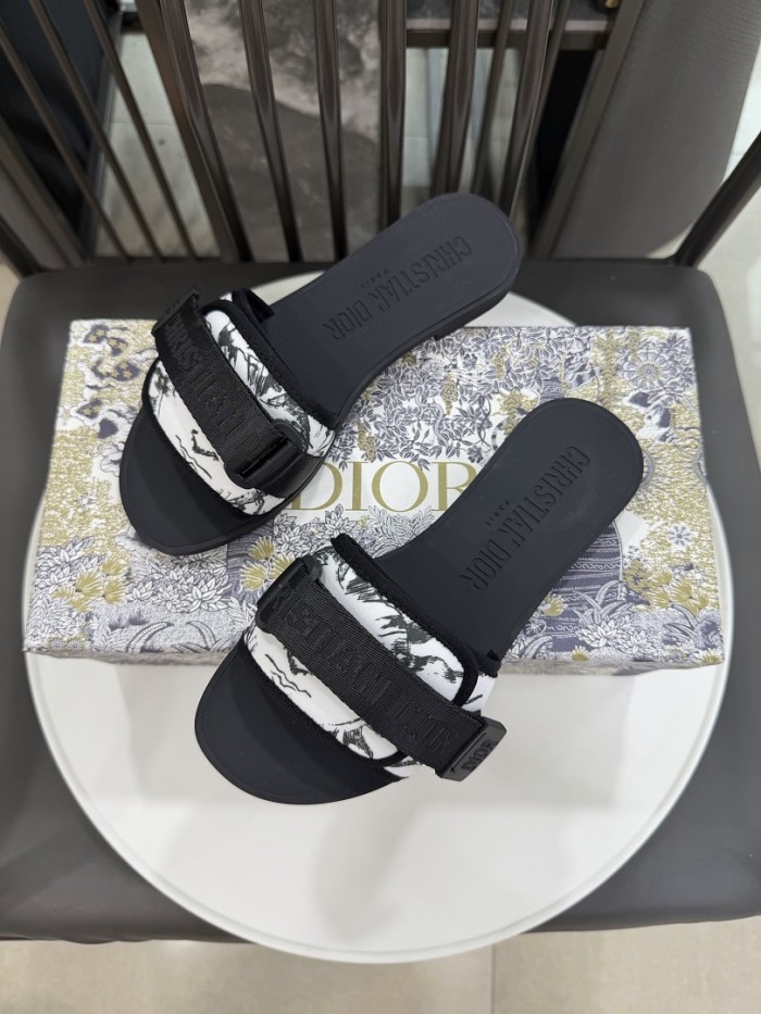 Dior women slippers AAA-125