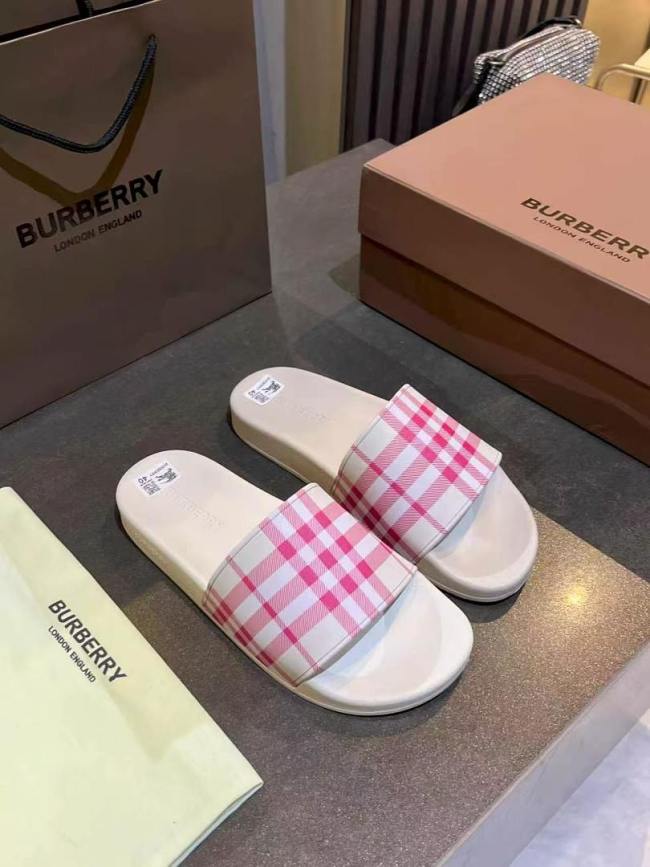 Burberry men slippers AAA-117