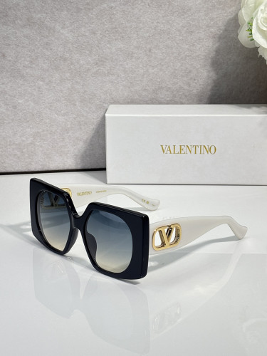 V Sunglasses AAAA-747