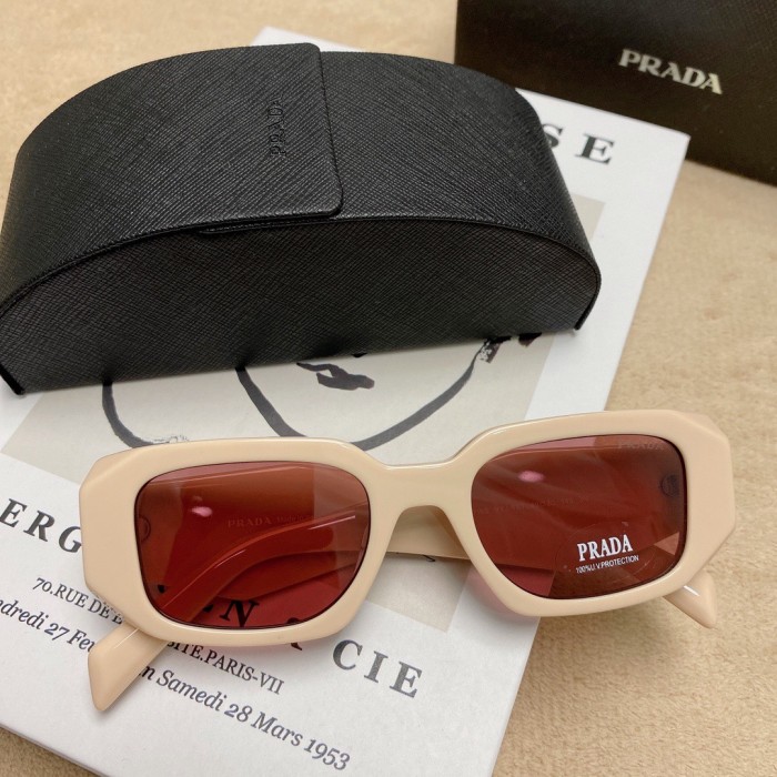 Diamond cut letter mirror leg glasses