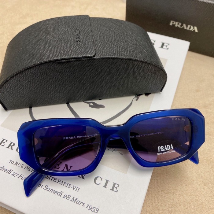 Diamond cut letter mirror leg glasses