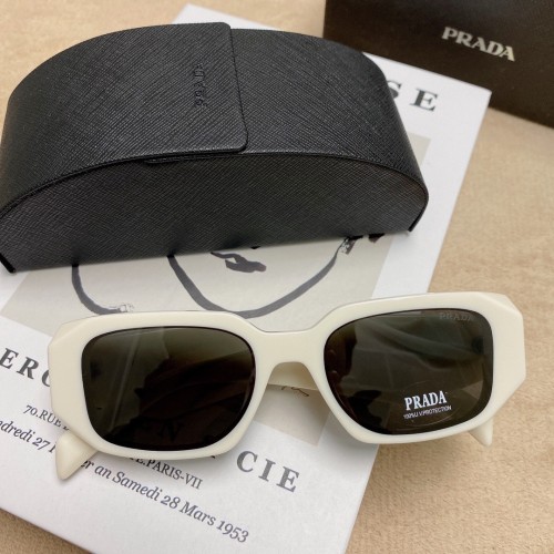 Diamond cut letter mirror leg glasses