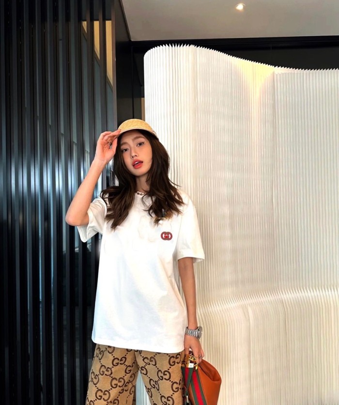 1:1 quality version two-color logo back letter embroidery tee 2 colors
