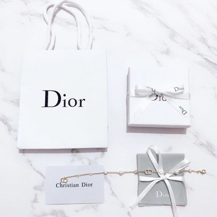CD pearl bracelet