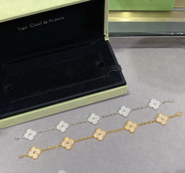 1:1 quality version Full Diamond Clover Bracelet