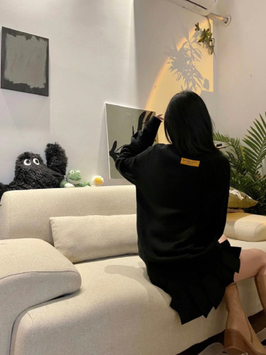 1:1 quality version Embossed Cashmere Crew Neck Sweater 2 colors