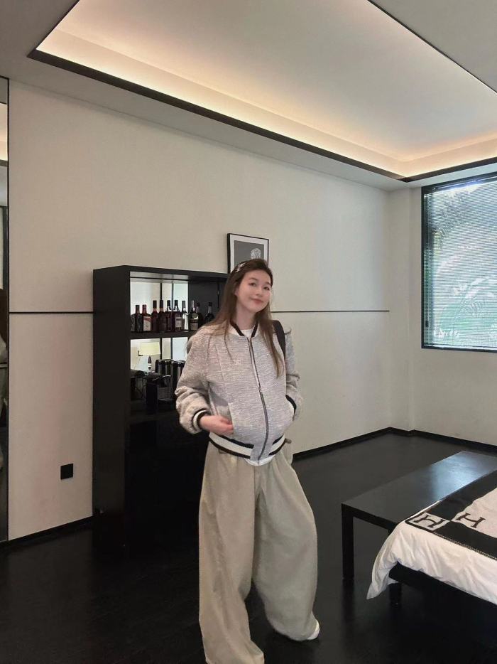 1:1 quality version Embroidered knit jacket at chest for girls