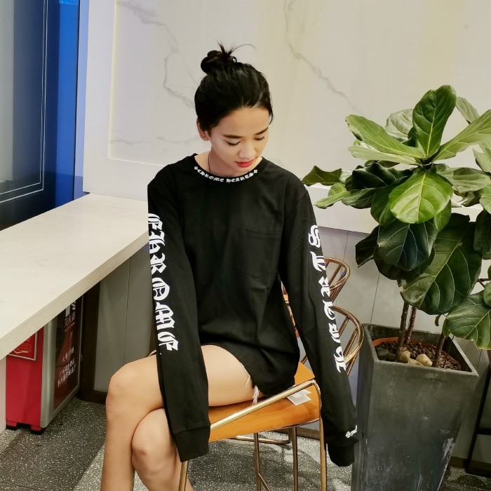 Letter Neckline Sanskrit Flower Arm Long Sleeve T-Shirt 2 colors