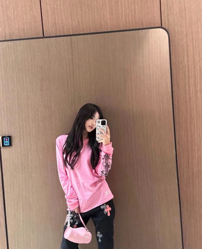 1:1 quality version Pink Big Horseshoe Sanskrit Letter Sleeve Arm Cross Long Sleeve T-shirt