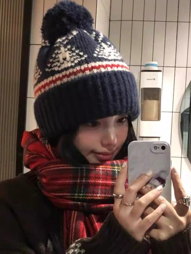 1:1 quality version Christmas Element Colorblocked Knitted Hairball Cold beanie 4 colors