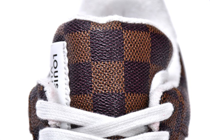 L  Trainer Sneaker x N  Air Force 1 Chocolate