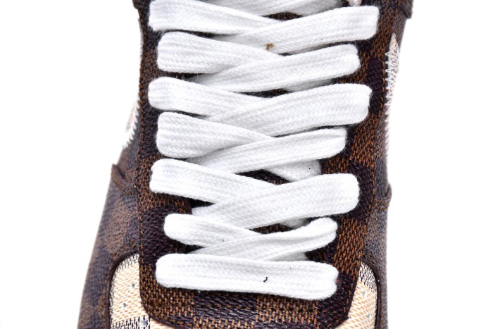 L  Trainer Sneaker x N  Air Force 1 Chocolate