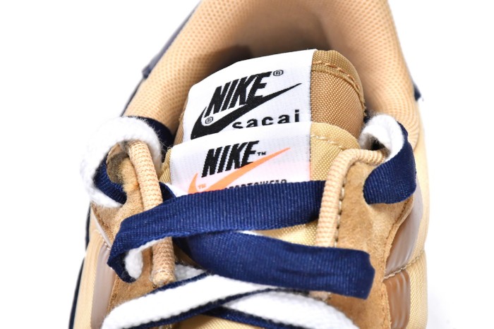  N Vaporwaffle sacai Sesame Blue Void DD1875-200