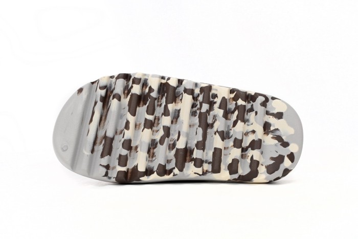 A Y**zy Slide Enflame Oil Painting White Grey GZ5553