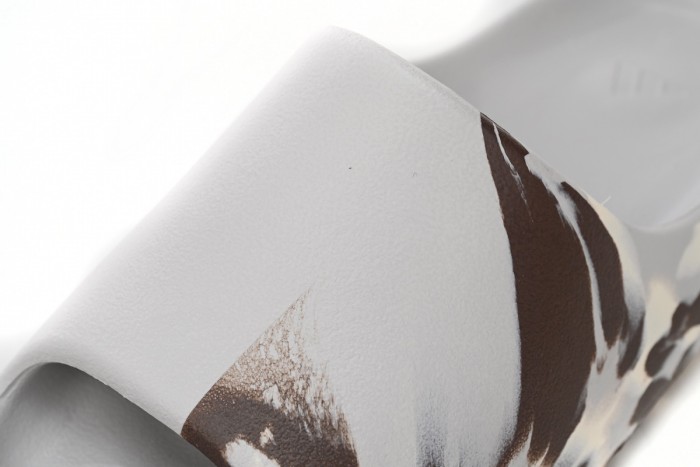 A Y**zy Slide Enflame Oil Painting White Grey GZ5553