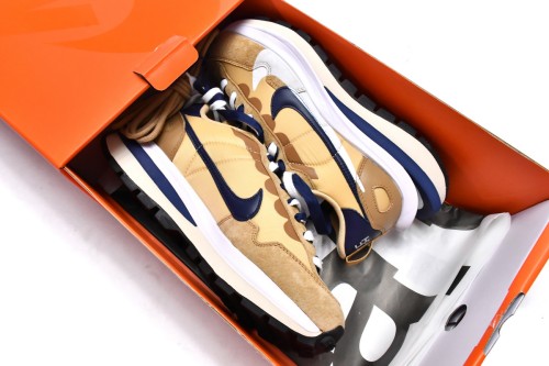  N Vaporwaffle sacai Sesame Blue Void DD1875-200