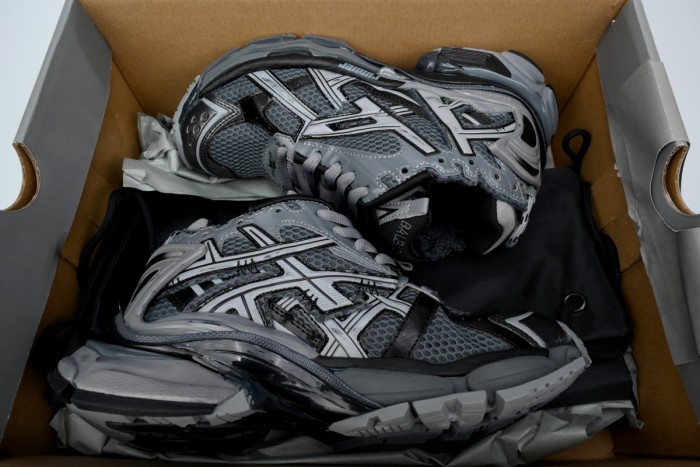 1:1 quality version B Runner Black Gray 677402 W3RB2 1515