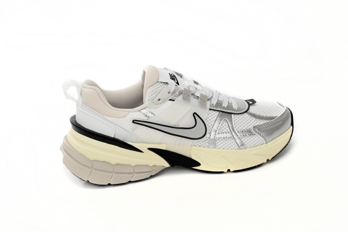  N  V2K Run Summit White Metallic Silver FD0736-100