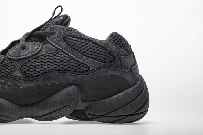 A  Y**zy 500 Utility Black F36640