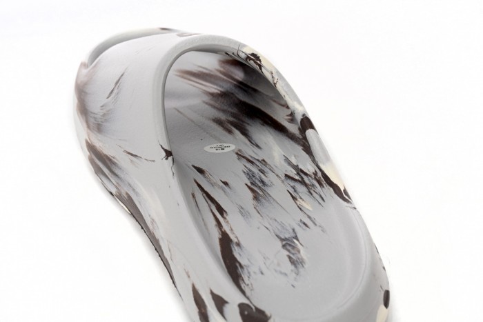 A Y**zy Slide Enflame Oil Painting White Grey GZ5553