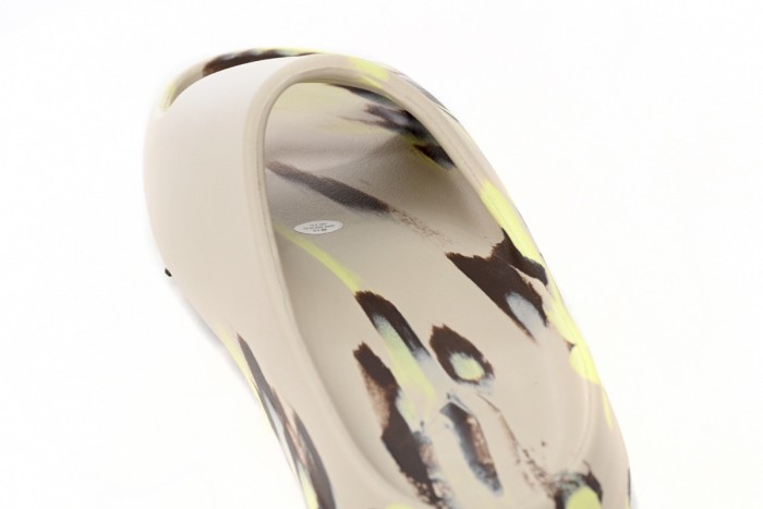 A Y**zy Slide Enflame Oil Painting Ink Yellow FZ5899