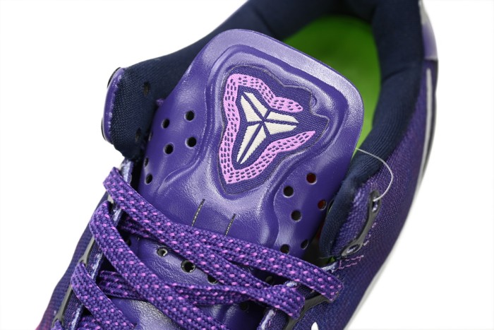 N Kobe 8 Playoffs Purple Platinum 555035-500