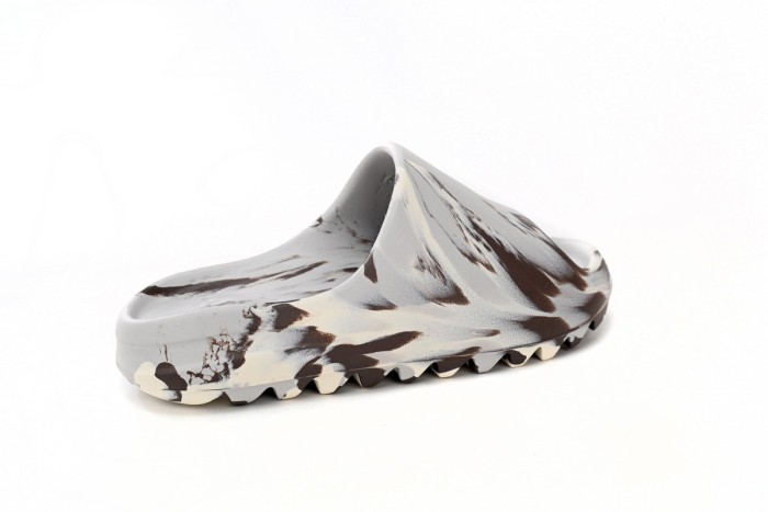 A Y**zy Slide Enflame Oil Painting White Grey GZ5553