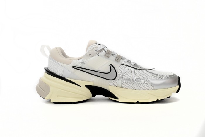  N  V2K Run Summit White Metallic Silver FD0736-100