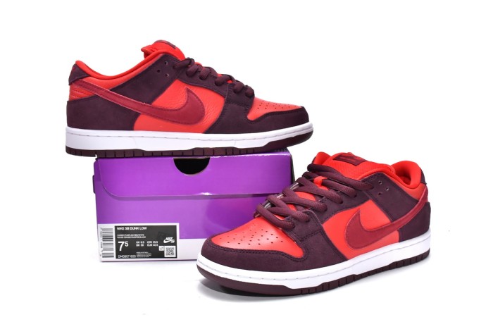 N  SB Dunk Low Cherry DM0807-600