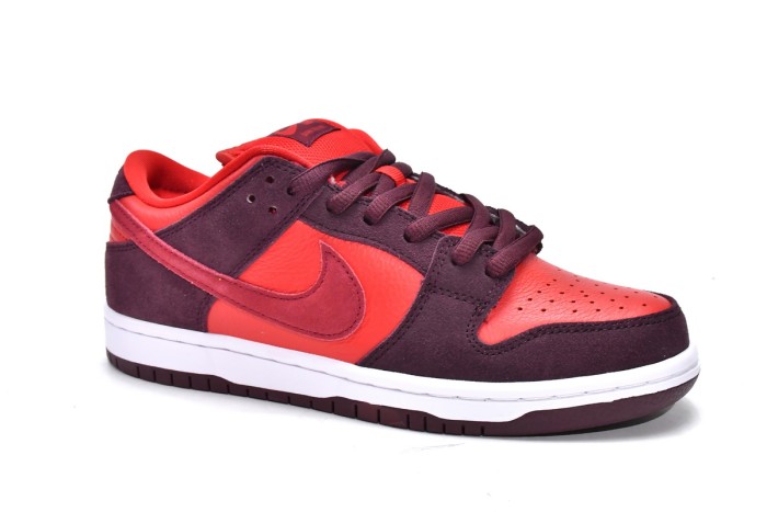 N  SB Dunk Low Cherry DM0807-600