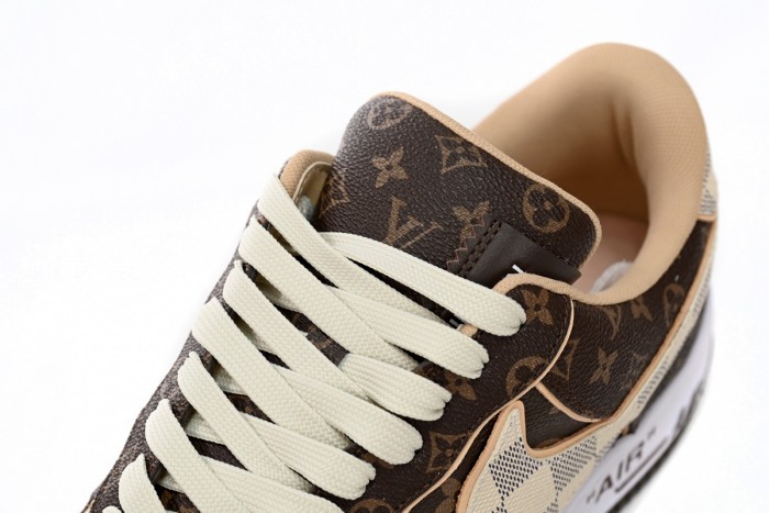 L  Trainer Sneaker x N  Air Force 1