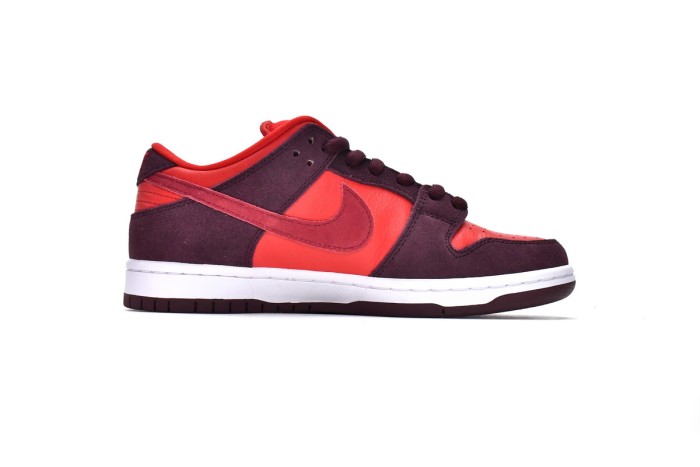 N  SB Dunk Low Cherry DM0807-600