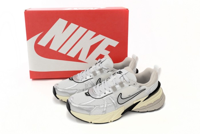  N  V2K Run Summit White Metallic Silver FD0736-100