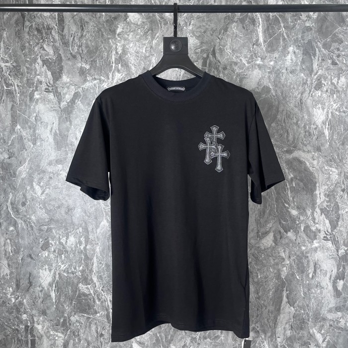 Back a vertical row of metal leather cross logo Tee
