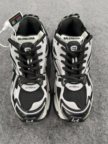 1:1 quality version B Runner White Black White 677403W3RB29010