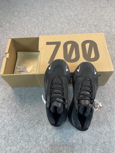 [buy more save more]A  Y**zy Boost 700 MNVN Triple Black FV4440【US size 8.5】