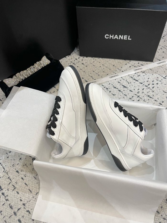 1:1 quality version Leather Logo Embroidered White Shoes 2 colors