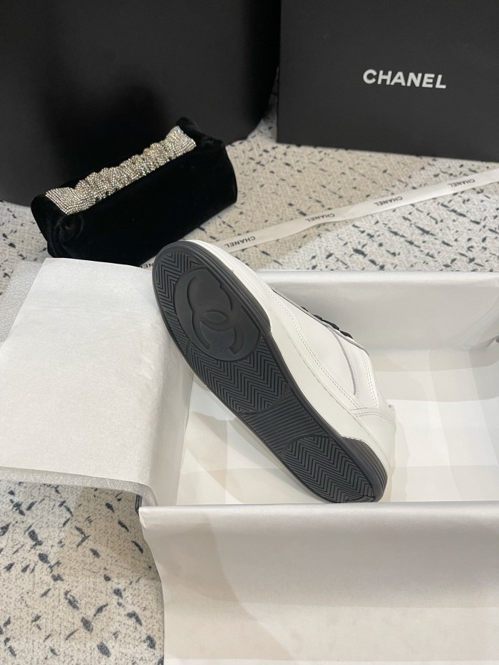 1:1 quality version Leather Logo Embroidered White Shoes 2 colors